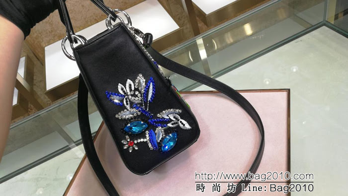 DIOR迪奧 五格刺繡 牛皮玻璃水晶鑽 全手工刺繡一朵花 手提包 可手提亦可肩背或斜挎  zdo1143